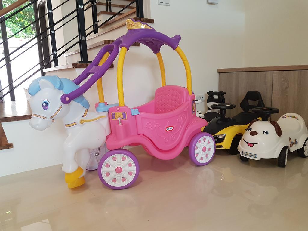 Childlike Innocence Homestay Хуалянь Экстерьер фото