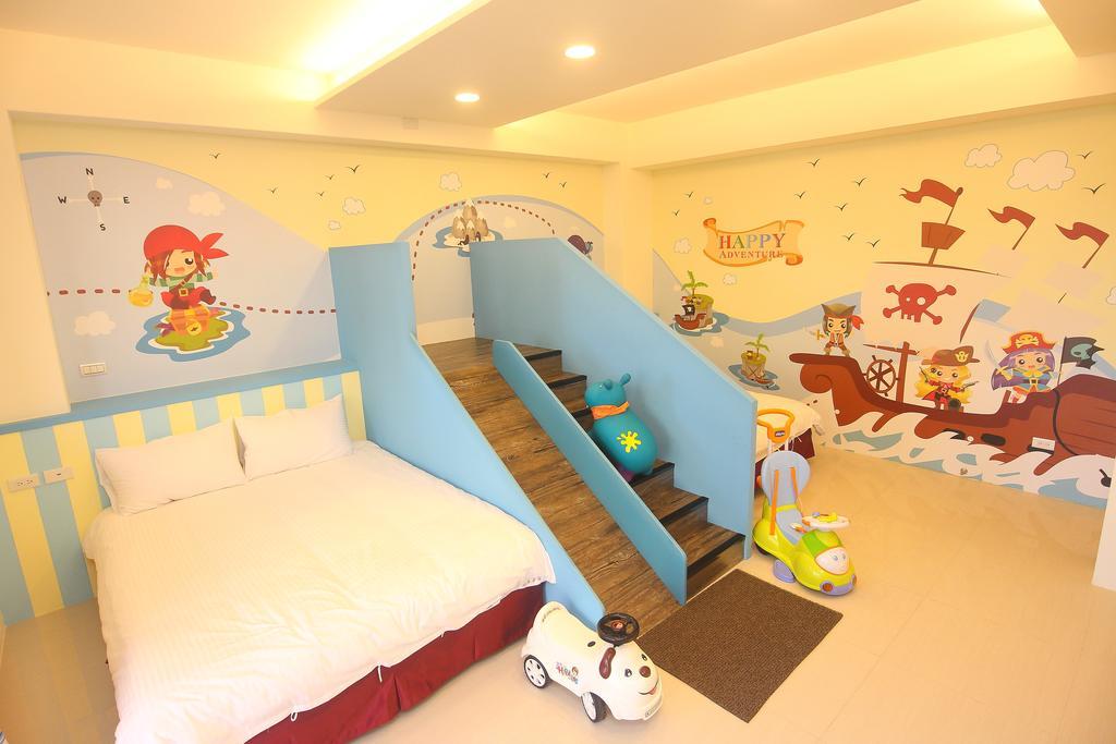Childlike Innocence Homestay Хуалянь Экстерьер фото