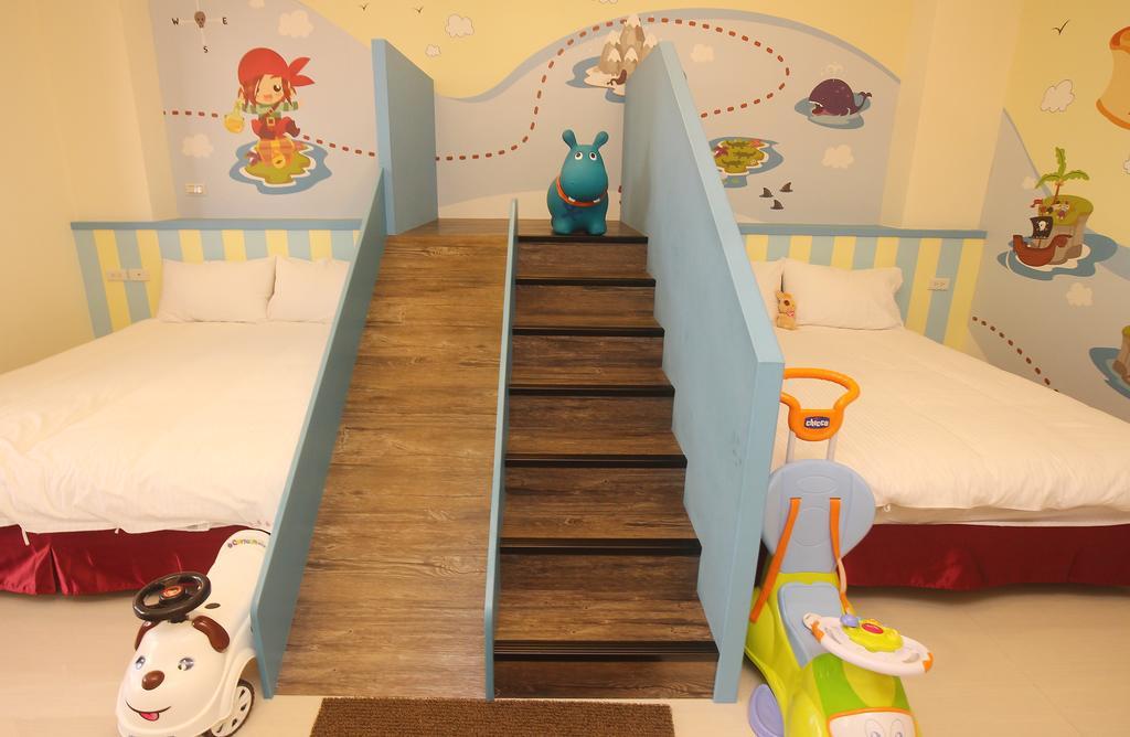 Childlike Innocence Homestay Хуалянь Экстерьер фото