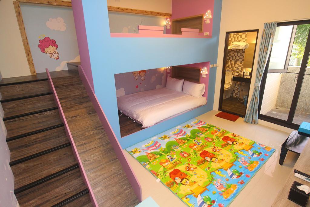 Childlike Innocence Homestay Хуалянь Экстерьер фото